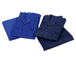 工作? /> 
</p>
<p>
	<br />
</p>
<p>
	1.全棉作业服的保养Q?br />
<br />
如果是棉麻资料的作业服，必定要留意防潮防霉，作业服怎么q行日常的保dQ就必定要留意醋Q由于醋是会Ҏl品形成腐蚀的，保藏前要z净Q晒qӀ还有像是一些果汁或者是其他的酸性物质都是需求留意的Q如果不心感染了的话，保藏也要留意按色彩深分cM藏，免的怺染色Q那p立即用清水来处理Q不然的话时M了就会清z不掉?br />
<br />
2.作业服的清洗Q?br />
<br />
如果是丝l的作业服，丝绸的要点也是防潮，它比奛_子还娇气。，淡色的一些作业服的话z的比较久就会呈现掉色的现象Q我们的作业服才不会׃我们的错误做法而减短他们的寿数Q如果是q样的话Q那么就可以再水中加一些清z剂Q然后跑半个时左右Q然后再用清水来q行清洗Q期望大安做好作业服的保养Q每天都I着新的衣服Q轻松作业?</p>
<p>
	<br />
</p>
<p>
	<br />
	<div>
		<br />
	</div>
</p>
<p>
	<br />
</p>
<p>
	<br />
</p> 
						   </p>
					</div>
					  <p>发布旉Q?017-08-18 </p>
                    <p>来源Q?a href='http://www.jiangzhuren.com/news/22.html'>http://www.jiangzhuren.com/news/22.html</a></p>
          
					<ul class=